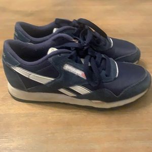 Navy Reebok classic
